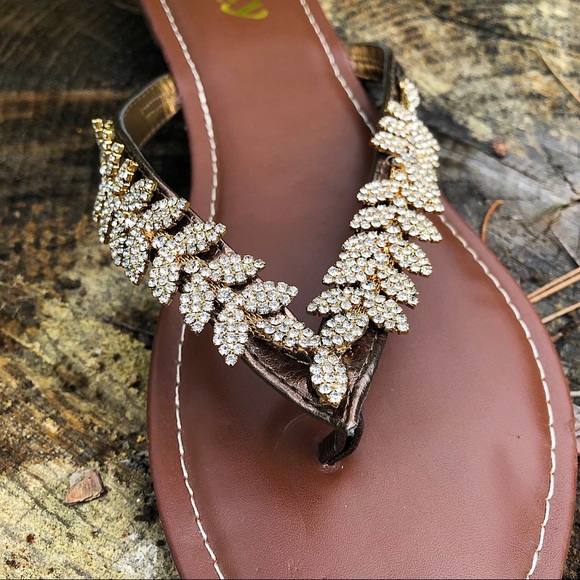 🔥SALE Heart Embellished Leaf Flip Flop Sandals - Picture 3 of 5